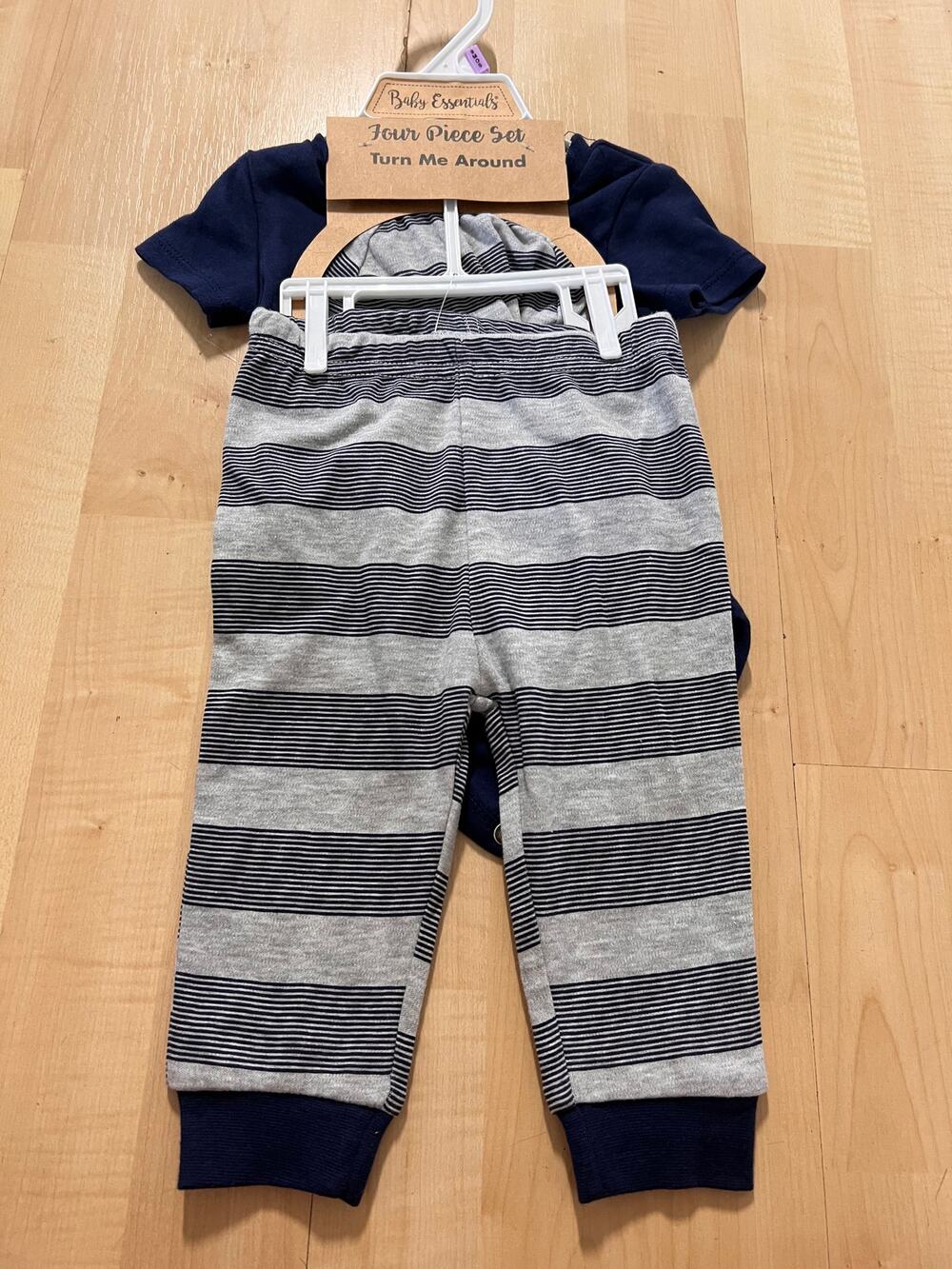 BABY ESSENTIALS Baby Boys 9M Navy Striped 4-Piece Bodysuit Pants Socks Set NWT